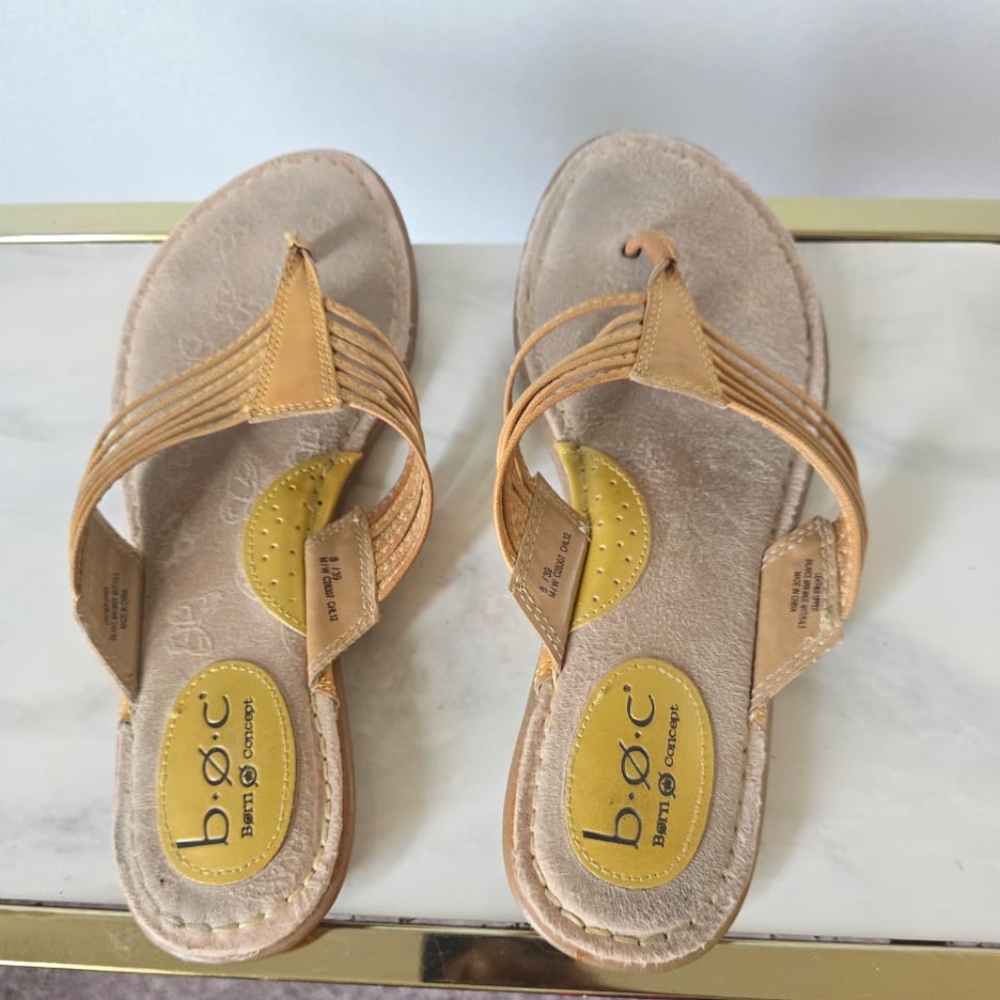 Born BOC Concept Strappy Thong Sandals Pearl Gold Size 8/39